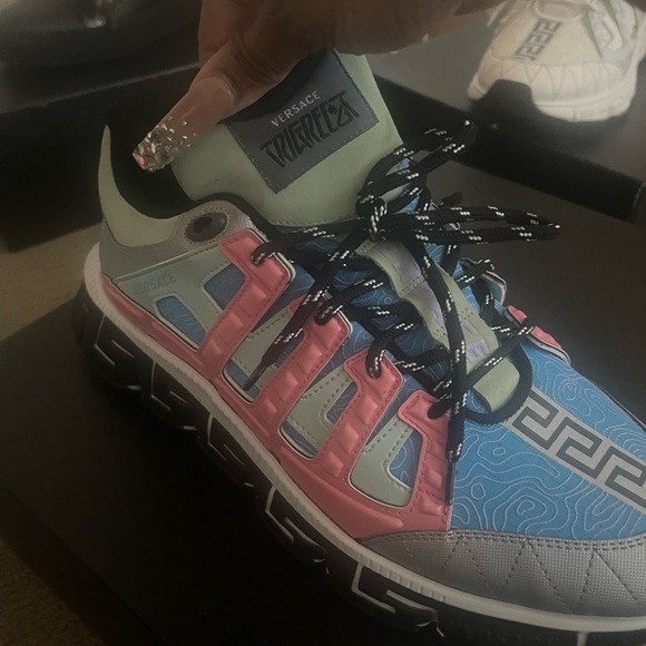 Men’s Size 11 Versace Trigreca Sneaker Almost New - Picture 3 of 4